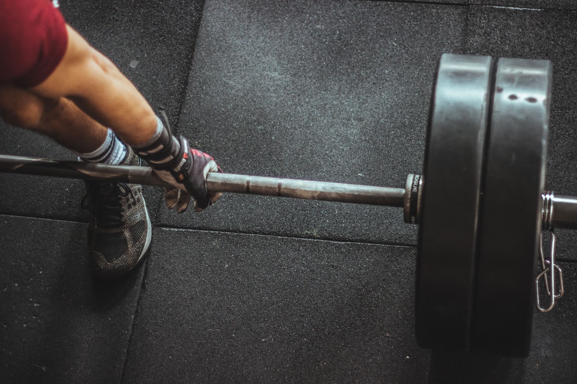Impact-resistant gym rubber flooring